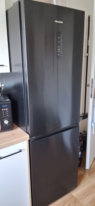 Lodówka HISENSE RB395N4BFE No Frost 186cm Czarna