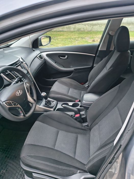 Czyste auto to podstawa  ! Świeża kanapa, dywan , zapraszam :)