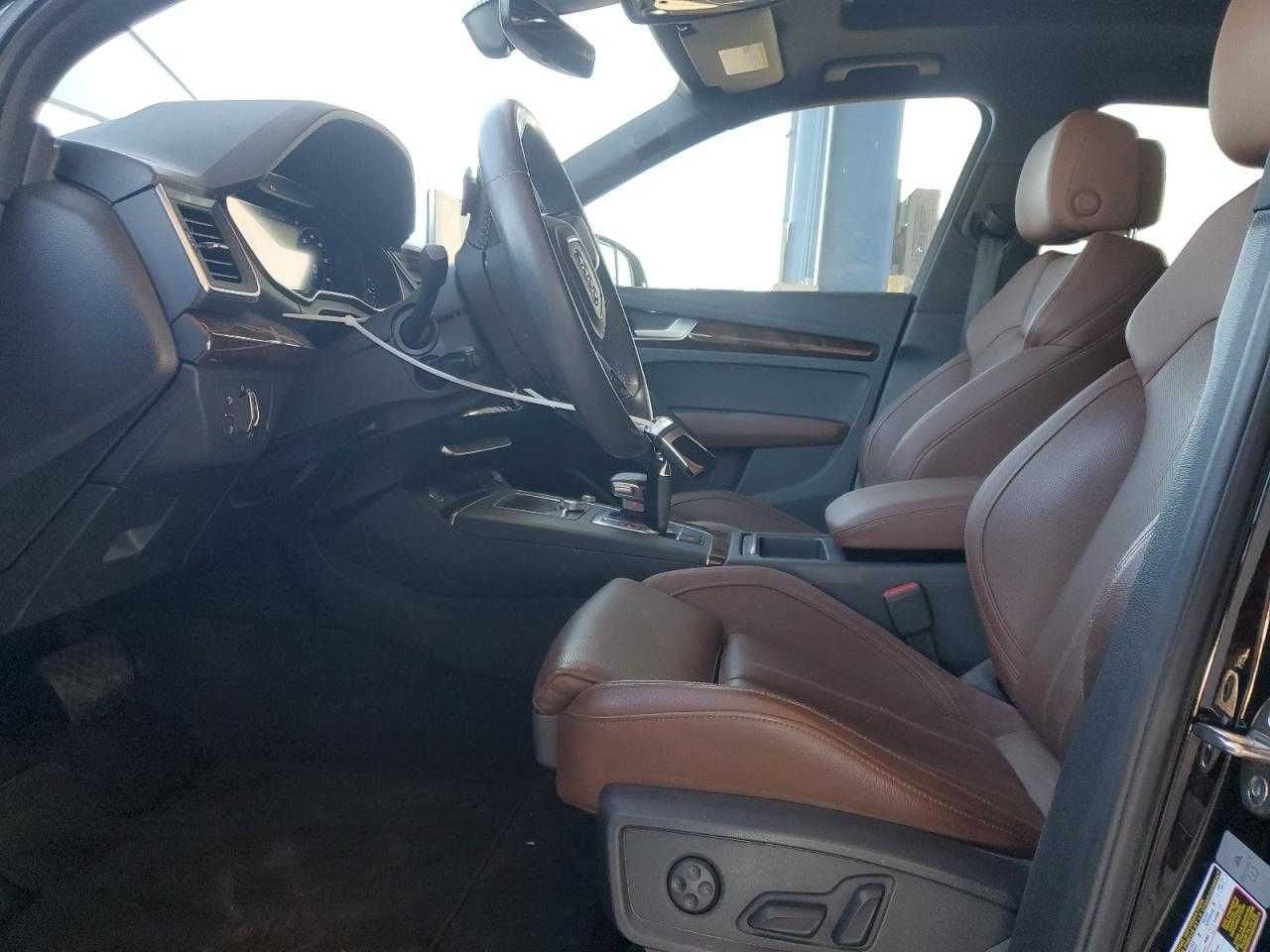 Audi Q5 Premium Plus 2018 - надійний кросовер з потужністю 252 к.с.