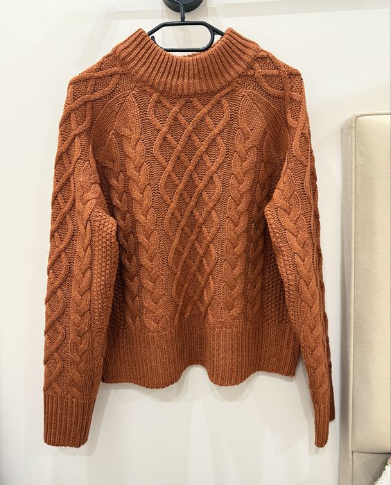 Жіночій светр коричневого кольору