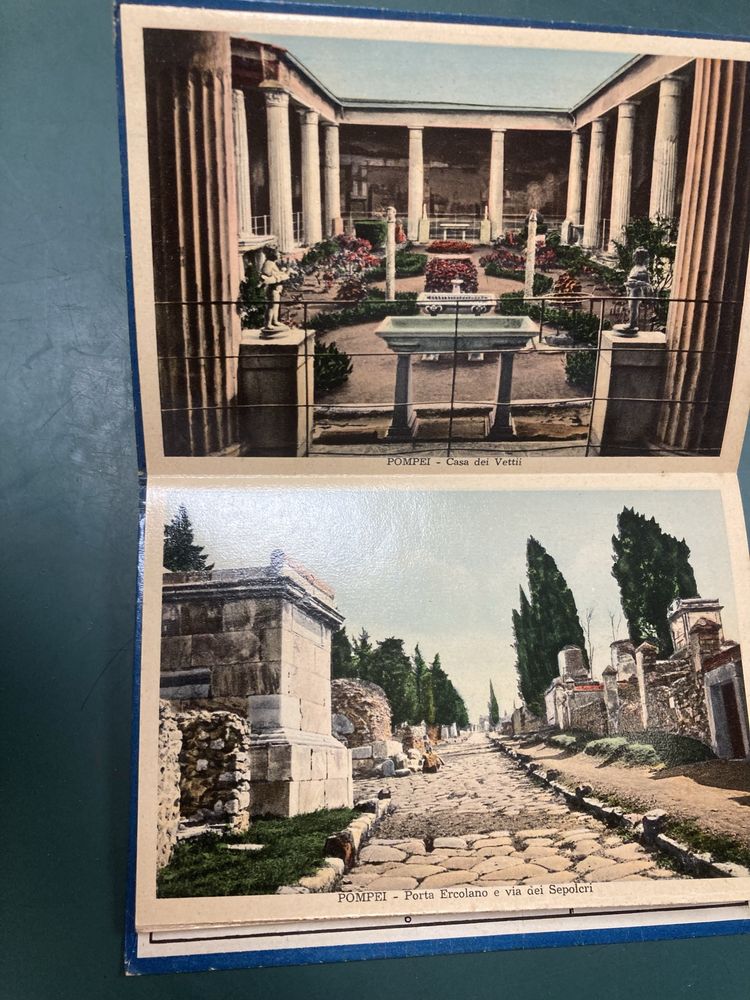 Livros com 32 fotografias, de Nápoles e de Pompeia