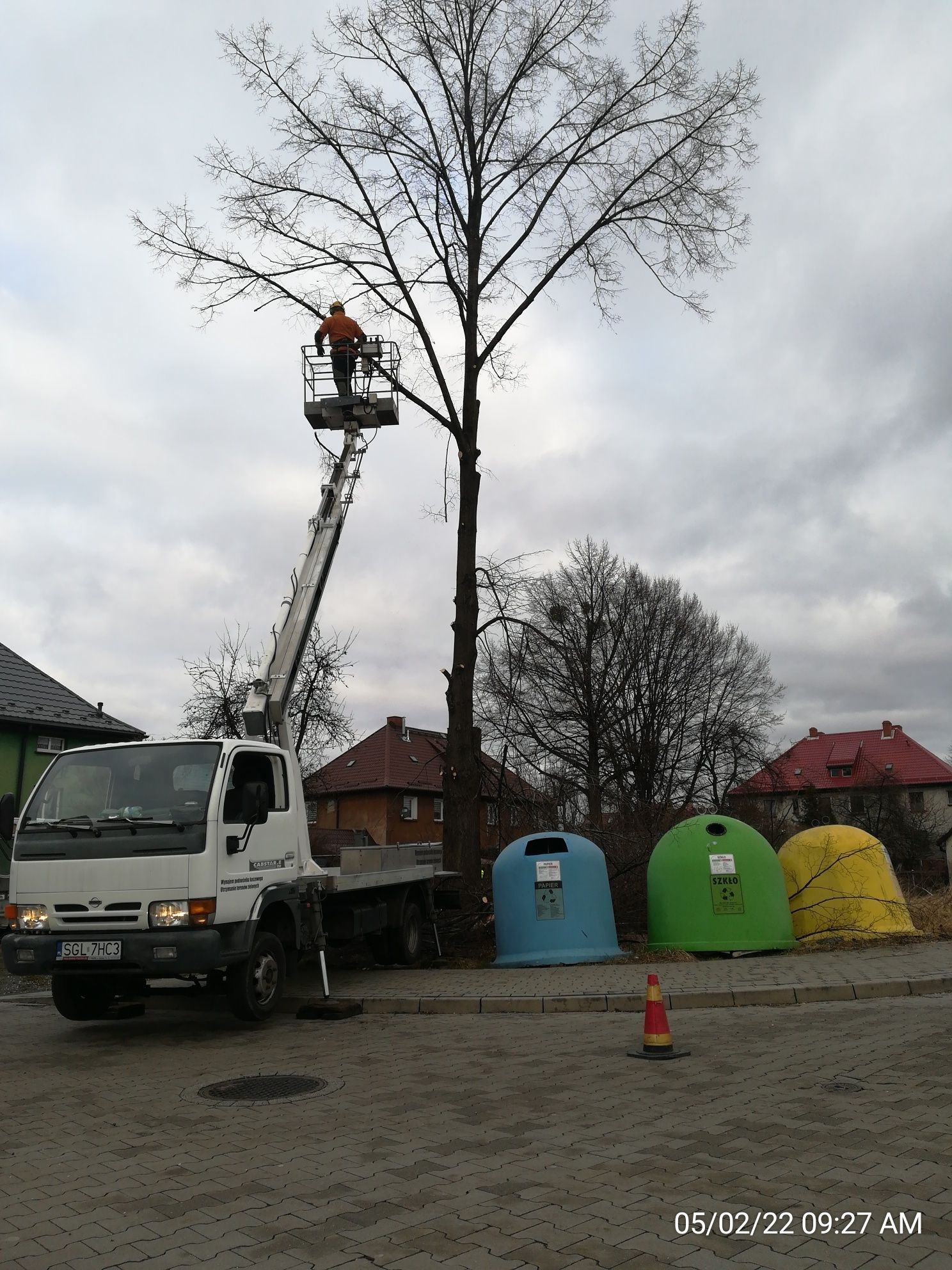 Podnośnik koszowy, zwyżka 19 metrów wynajem z operatorem.