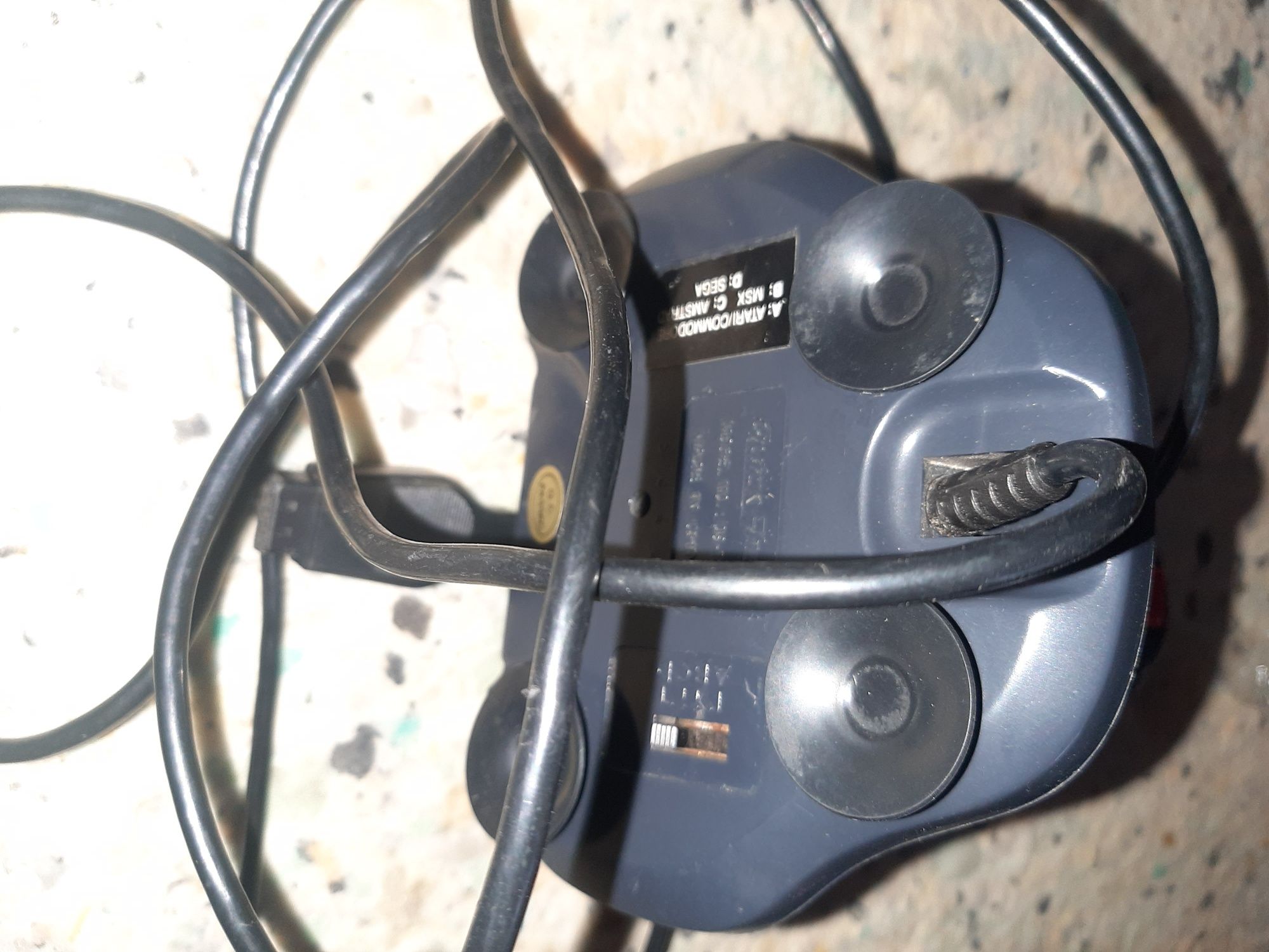 Joysticki Commodore, Amiga, Atari