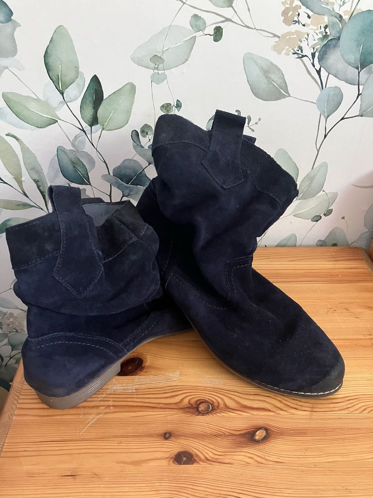 Botki damskie Lasocki skóra zamszowa granatiwe roz.38