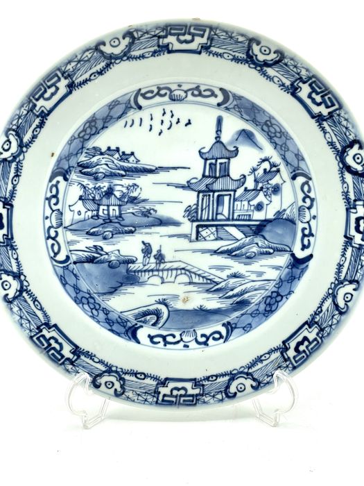 Prato de porcelana chinês azul e branco companhia das indias