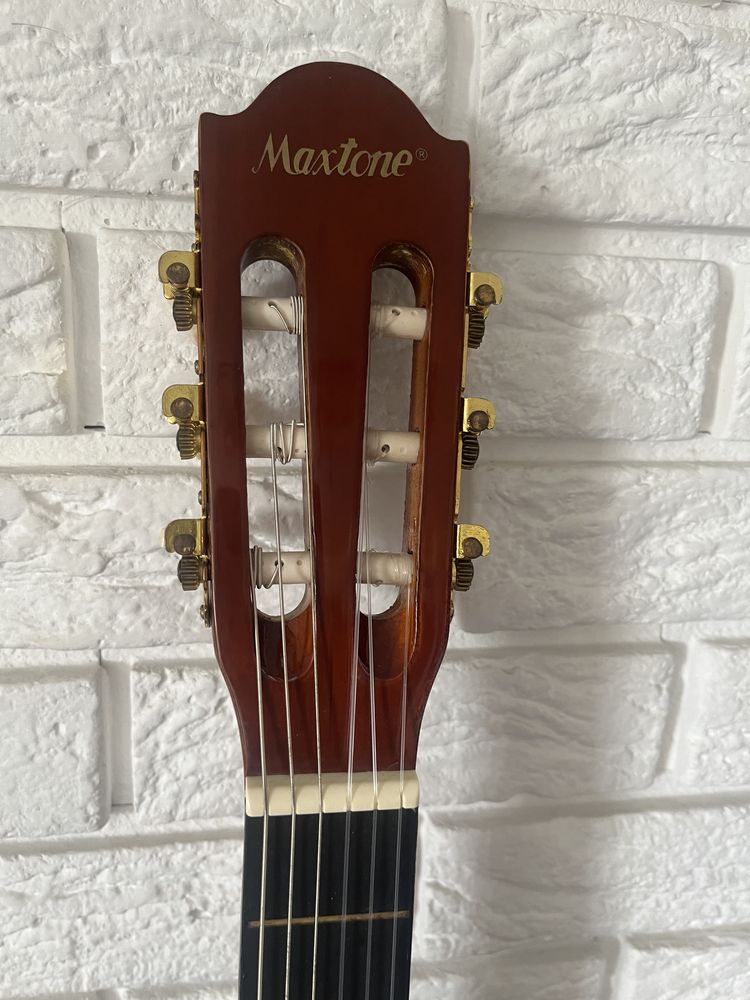 гитара новая maxtone