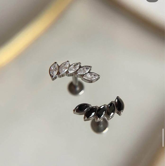 Титановые накрутки на лабрет и кликеры для пирсинга с цирконий!