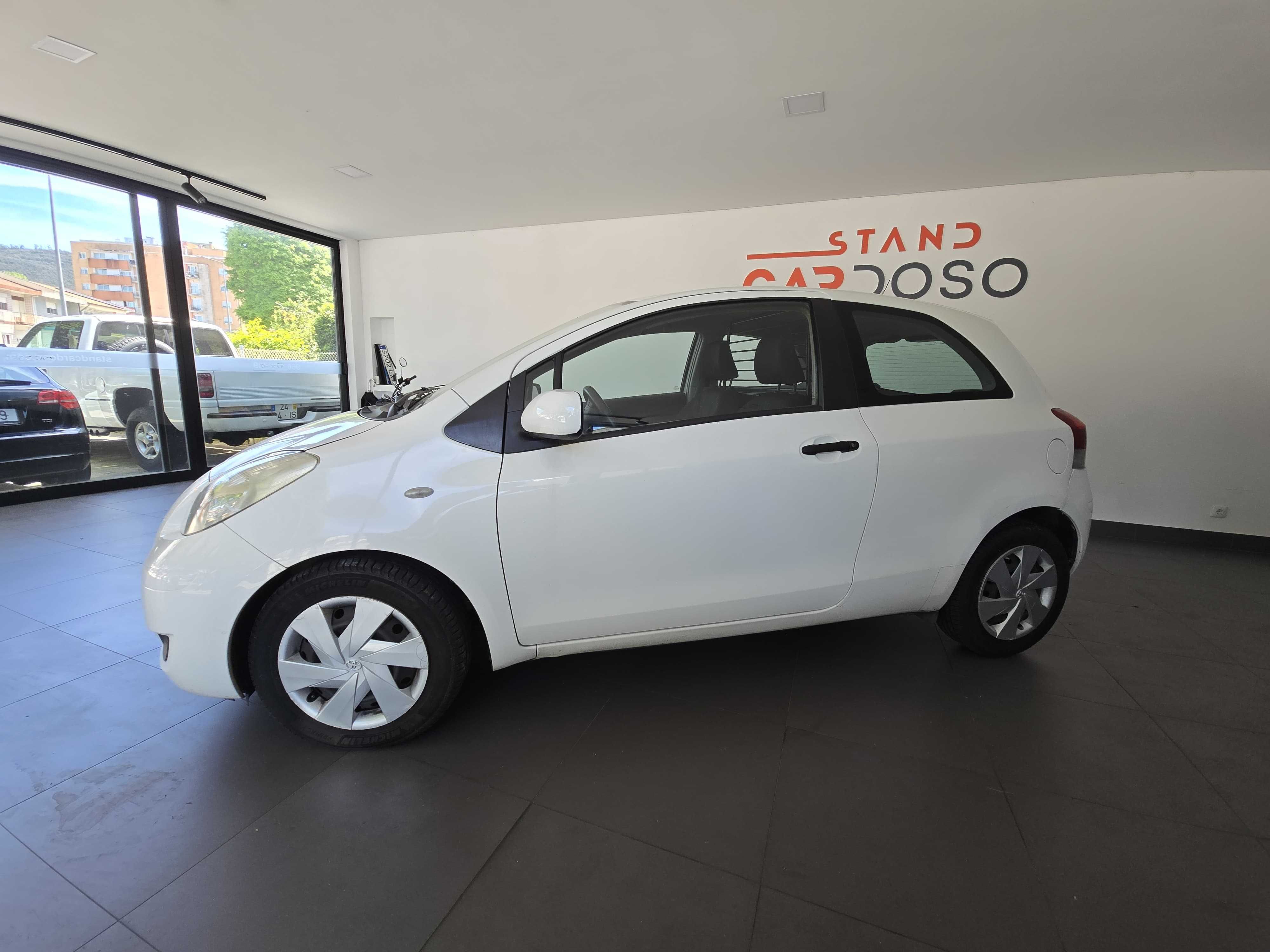 Toyota Yaris 1.4 D-4D Sol Comercial à Venda