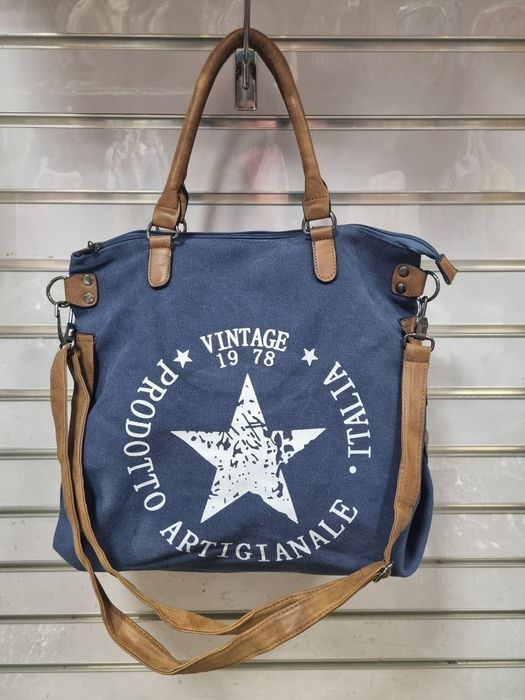 Granatowa torebka damska z gwiazdą