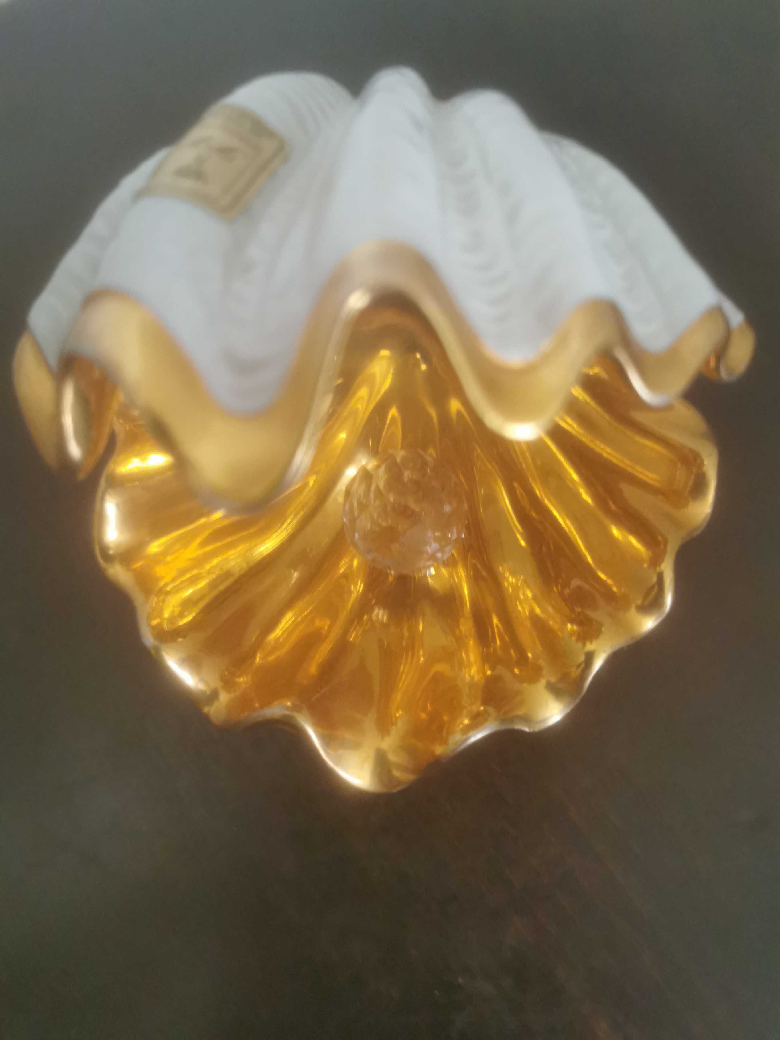 Concha ostra com pérola de cristal, ouro 24K