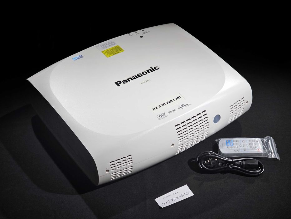 Високоякісний лазер LED проектор Panasonic PT-RZ370U 1920x1080 Full HD
