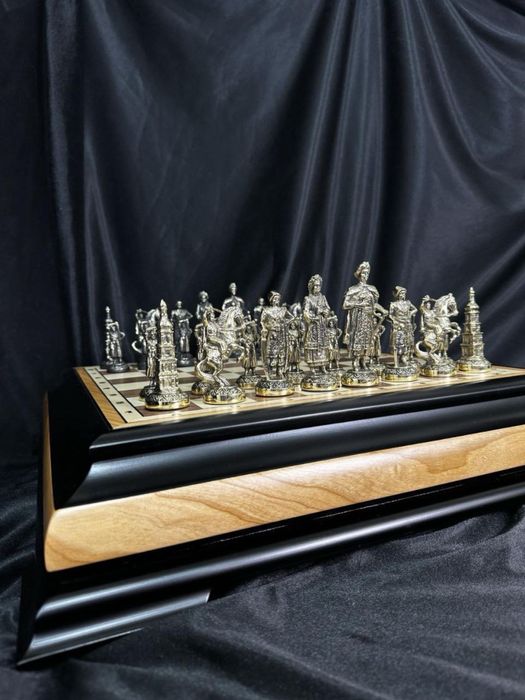 Шахматы с бронзовыми фигурками Козаки 43х43 см