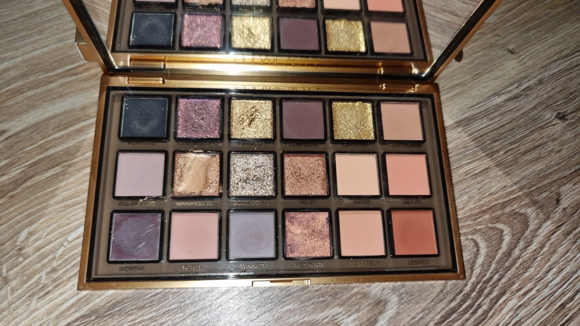 Huda Beauty paleta Em Power Ed