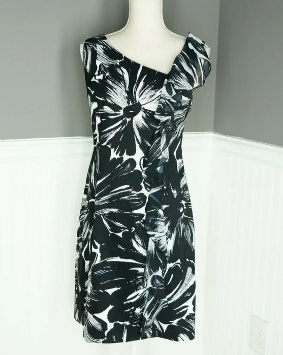 Женское платье футляр