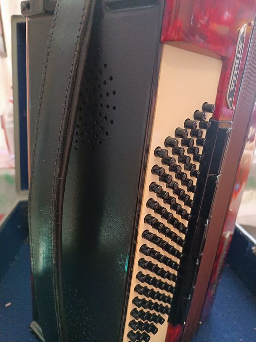 Аккордеон Weltmeister stella 4/4 с сурдиной