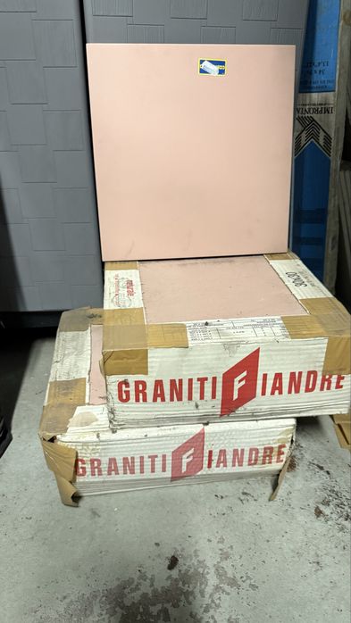 Płytki gresowe różowe 30x30