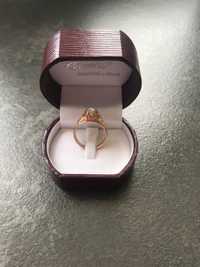 złoty pierścionek z diamentem PRL czerwone złoto próba 585 14 karatów
