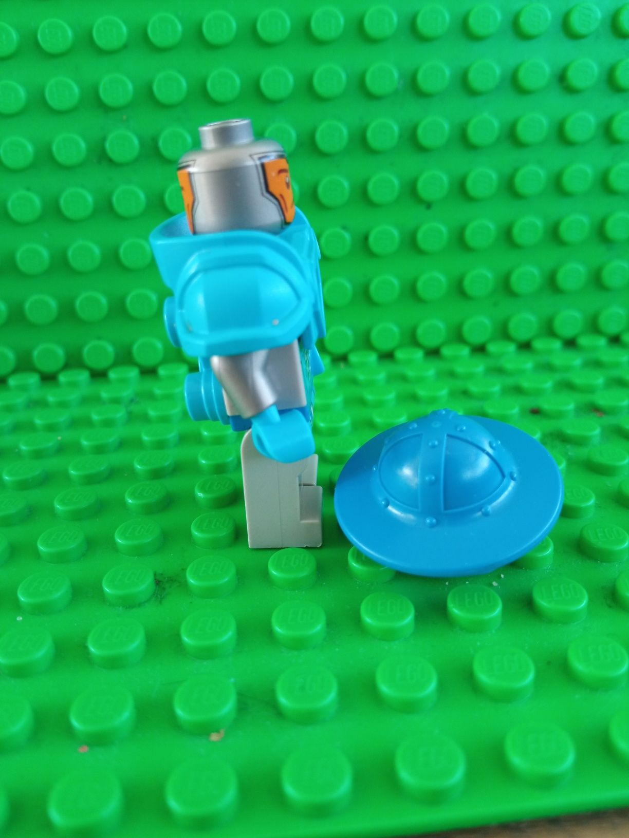 LEGO  Minifigures Nexo Knights Royal Soldier  nex019
