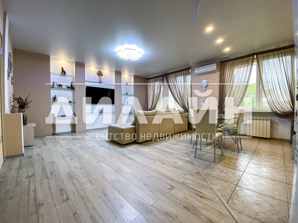 4-кімнатна, 120 м², вул. Олександрівська