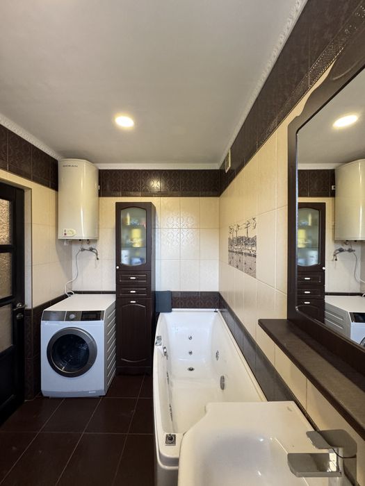 Продам будинок з гаражем