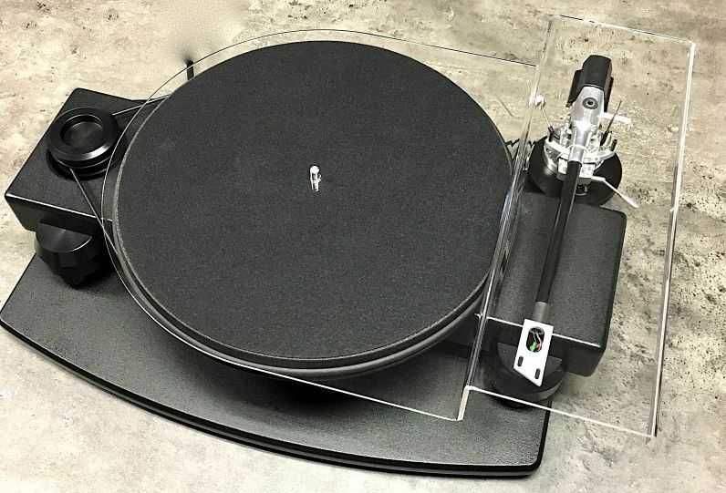 Gramofon Nottingham Analogue Horizon z wkładką MM Ortofon 2M Black .