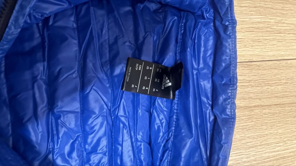 Куртка adidas, розмір XS