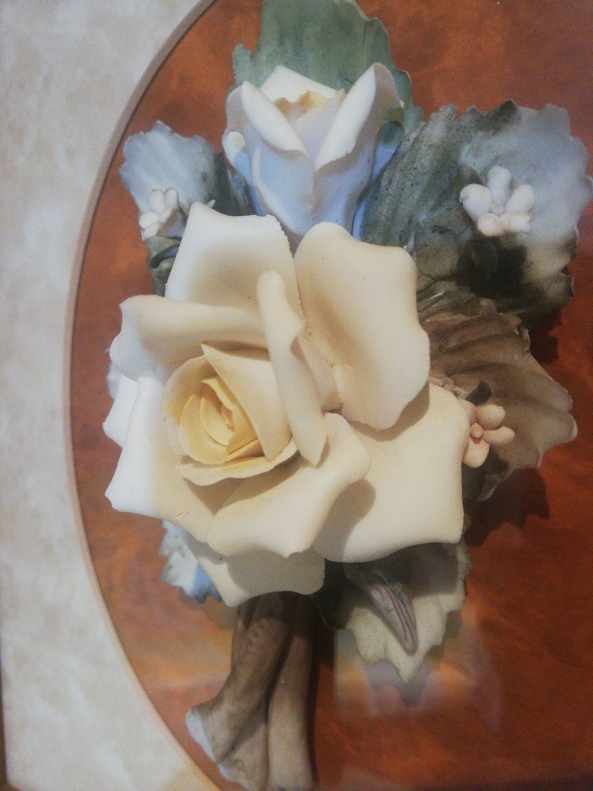 Quadro de flor em porcelana