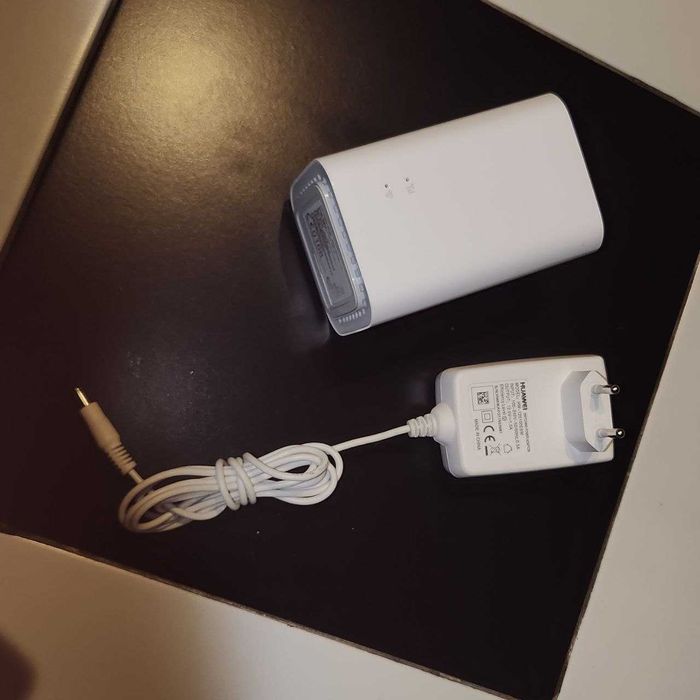 4G стаціонарний Wi-Fi роутер Huawei E5180s-22 до 150 Мбіт/с