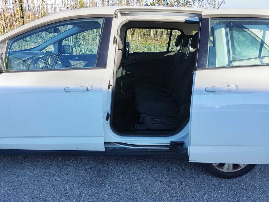 Ford C Max - 7 lugares adaptado a GPL - região de Aveiro
