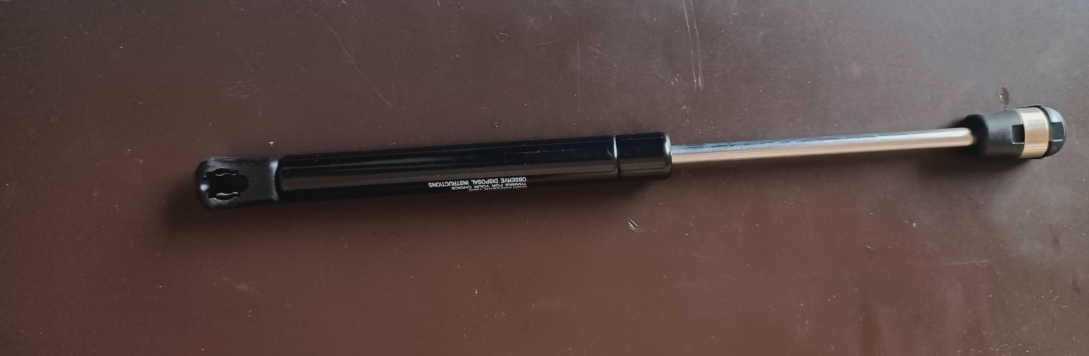 Armário  4 amortecedores por 20 euros