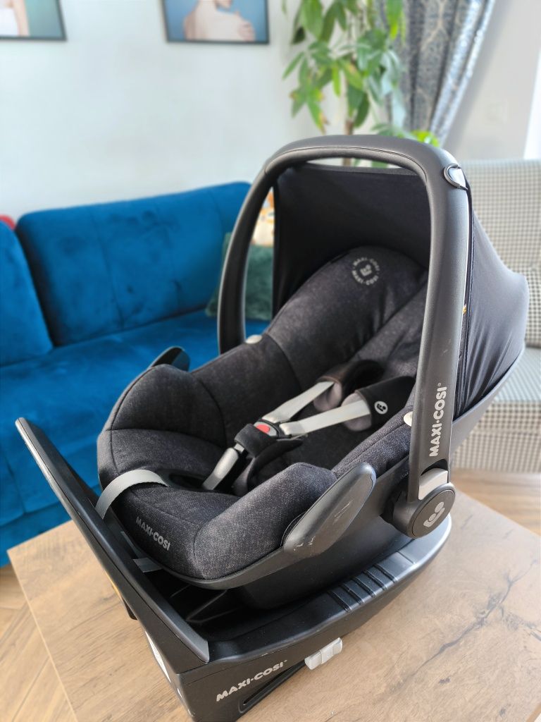 Używany fotelik Maxi Cosi Pebble Pro I-Size black + baza familyfix 3