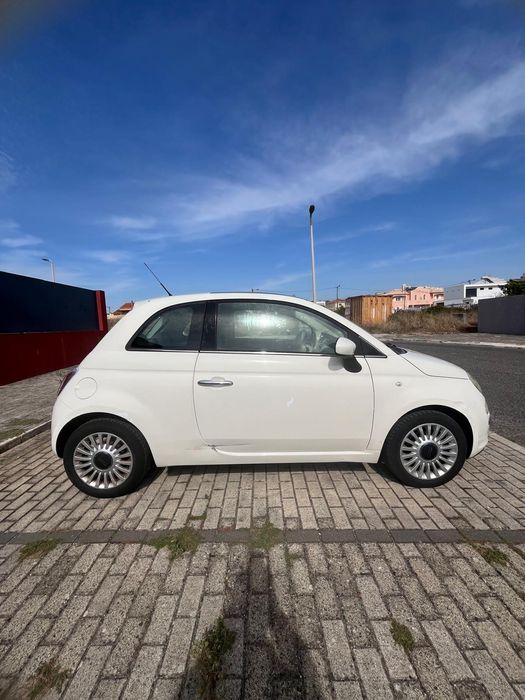 Carro Fiat 500 branco