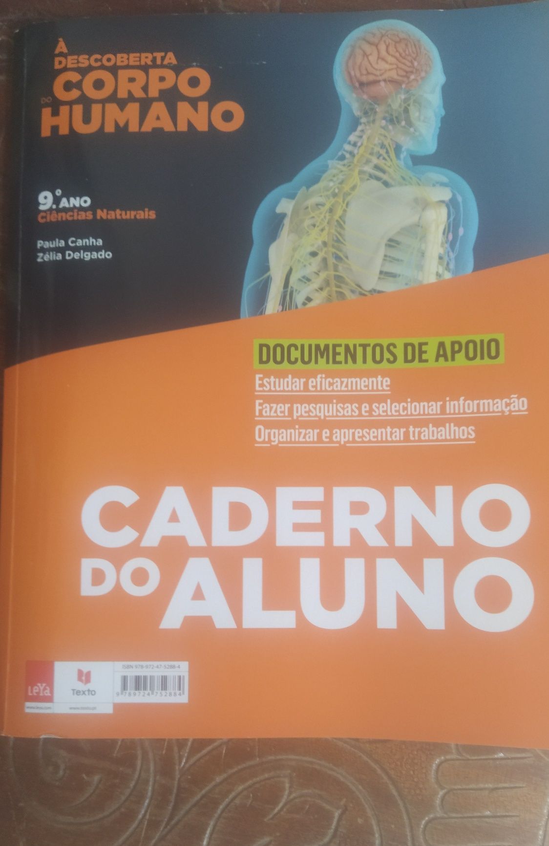 Livros e caderno de atividades de Ciências Naturais 9°ano