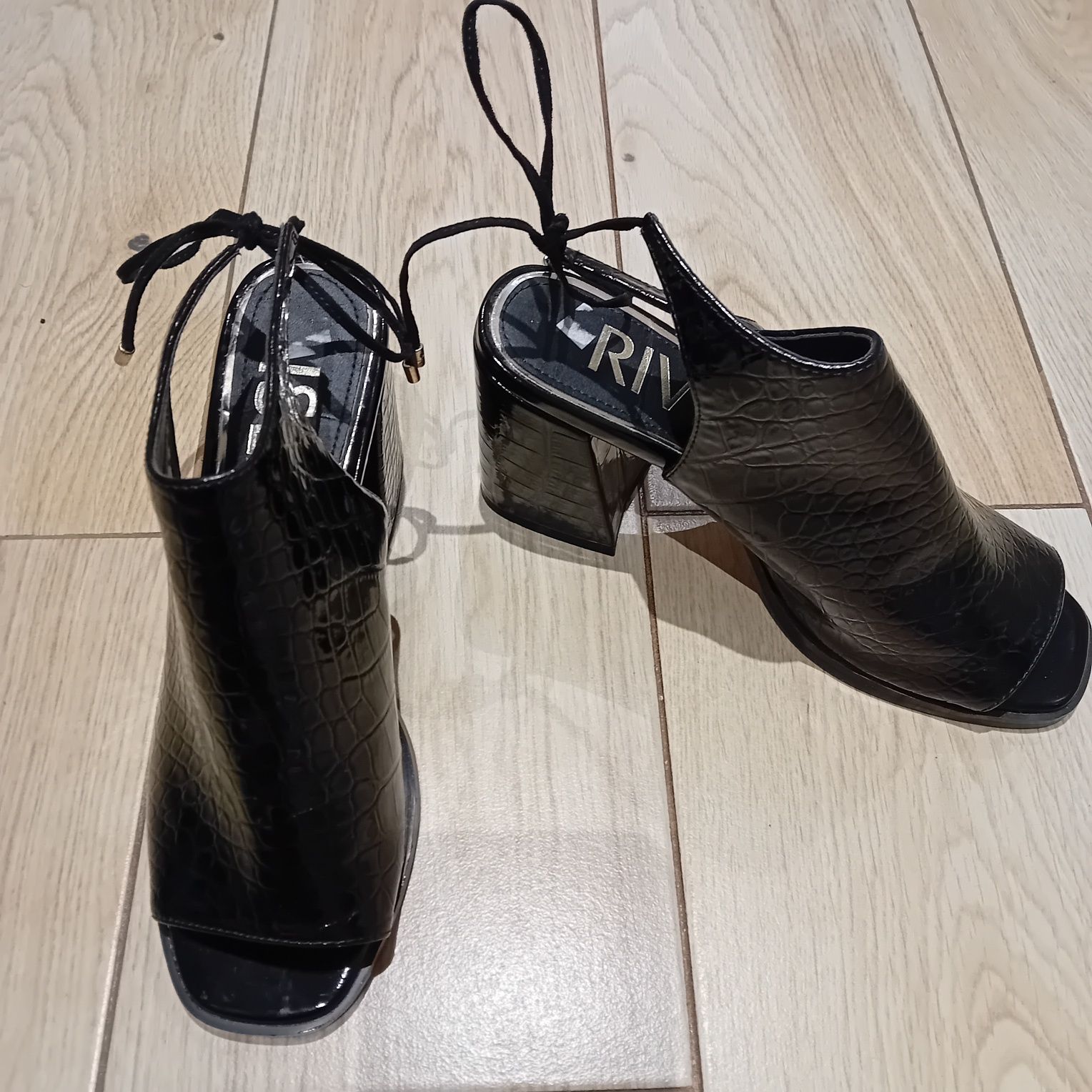 River Island piękne nowe buty 39 wygodny obcas na co dzień