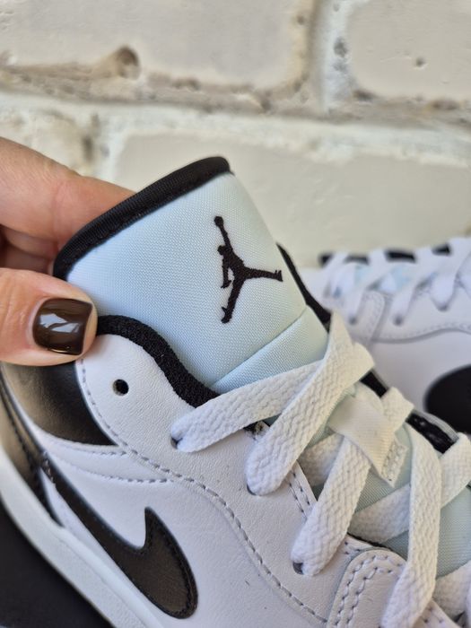 Certyfikat autentyczności | Nike Air Jordan 1 Low White Black 38.5 EU