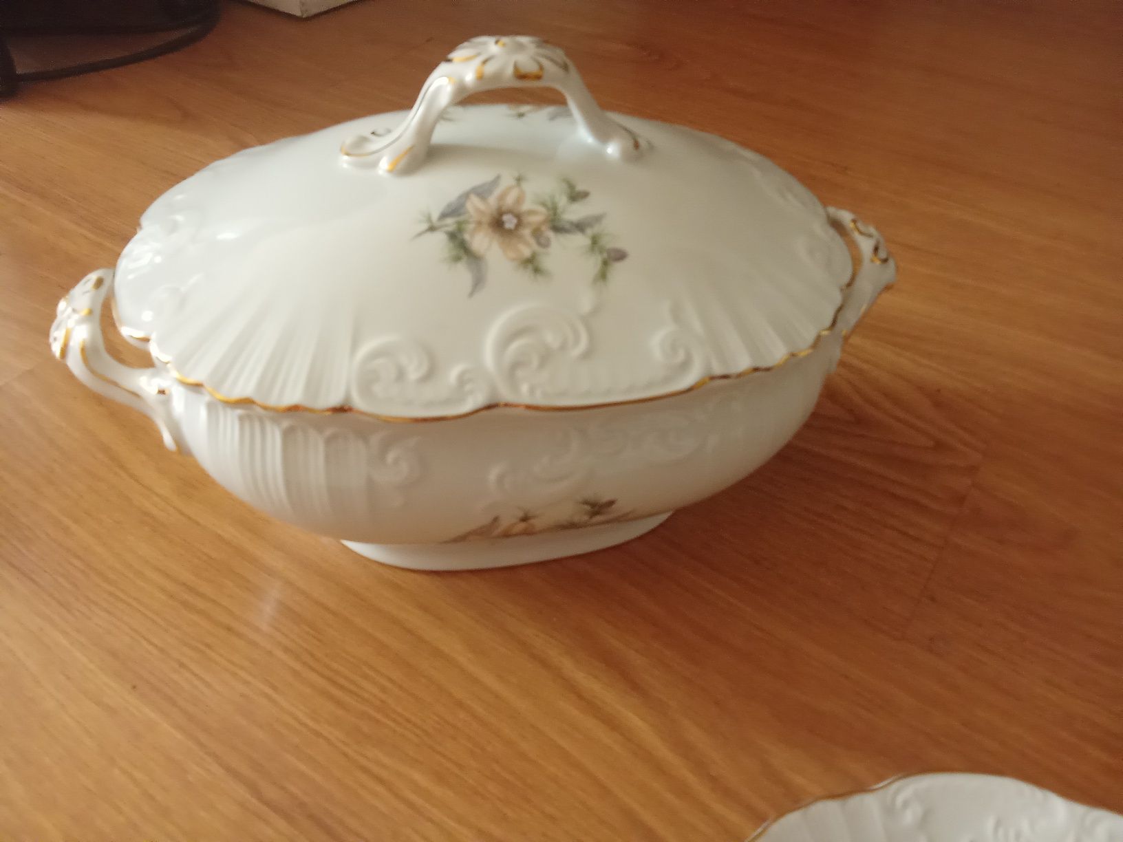 Serviço de mesa Vista Alegre . Completamente novo