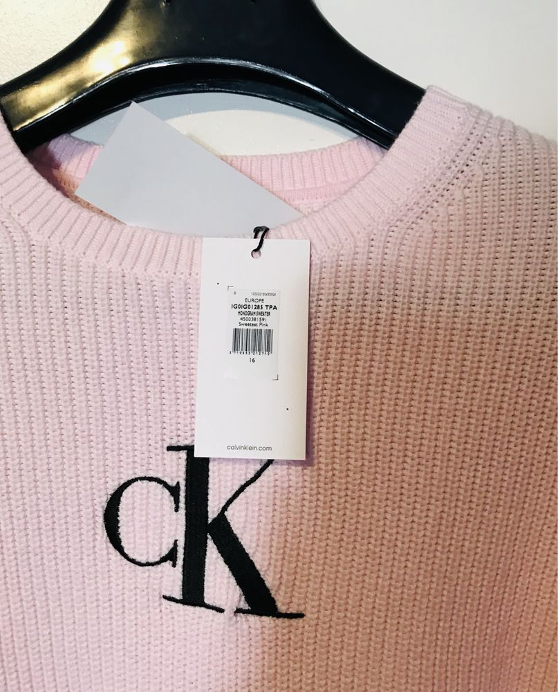 Sweterek Calvin Klein Jeans pudrowy róż z logo CK, S