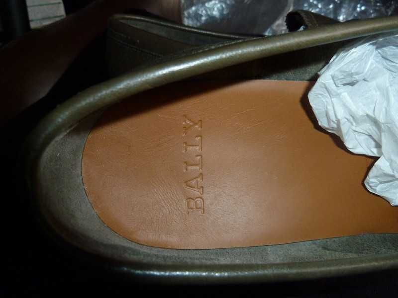 Sapatos novos verde militar Bally 42