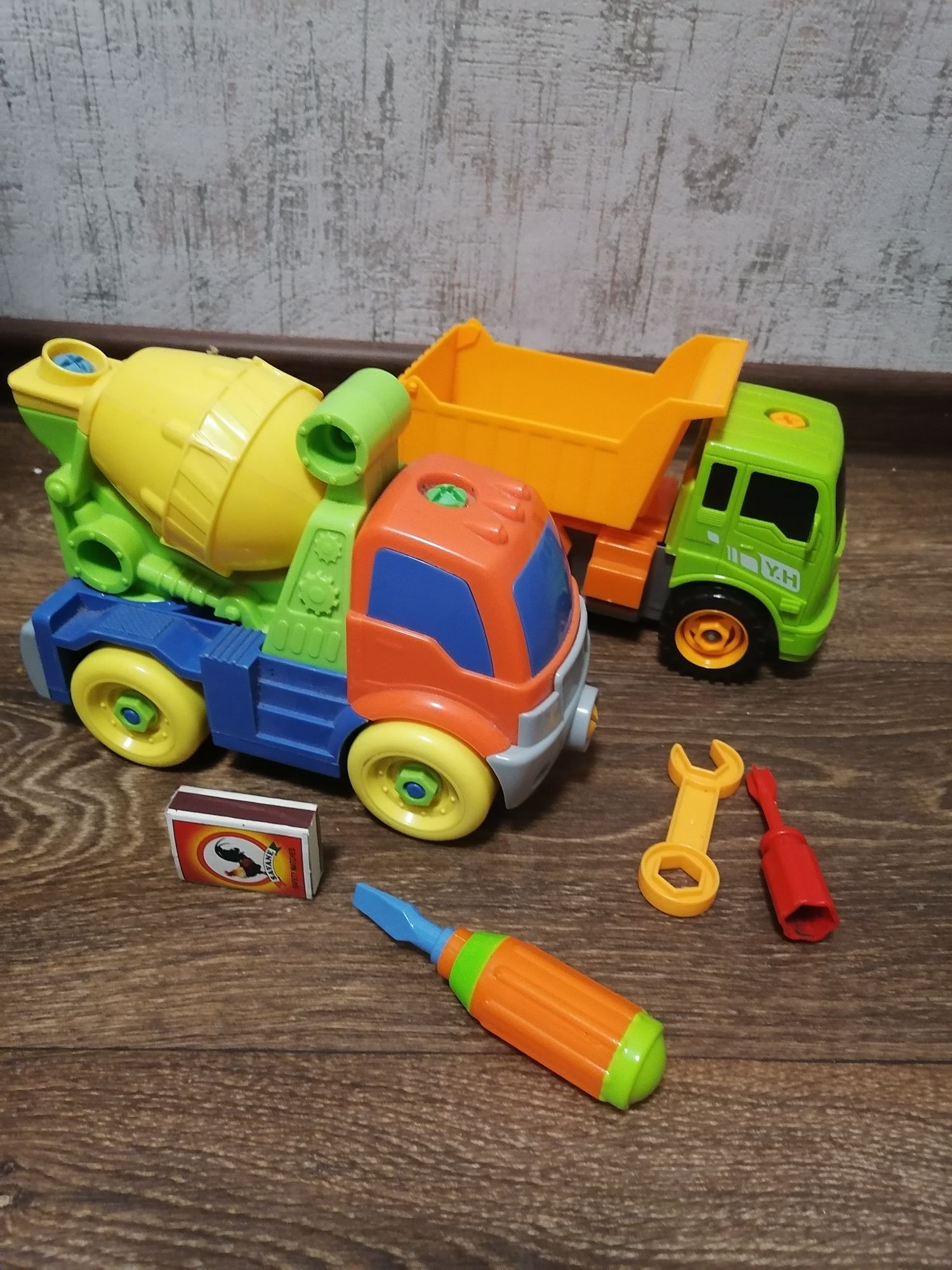 Машины-конструкторы для малышей, умные игрушки
