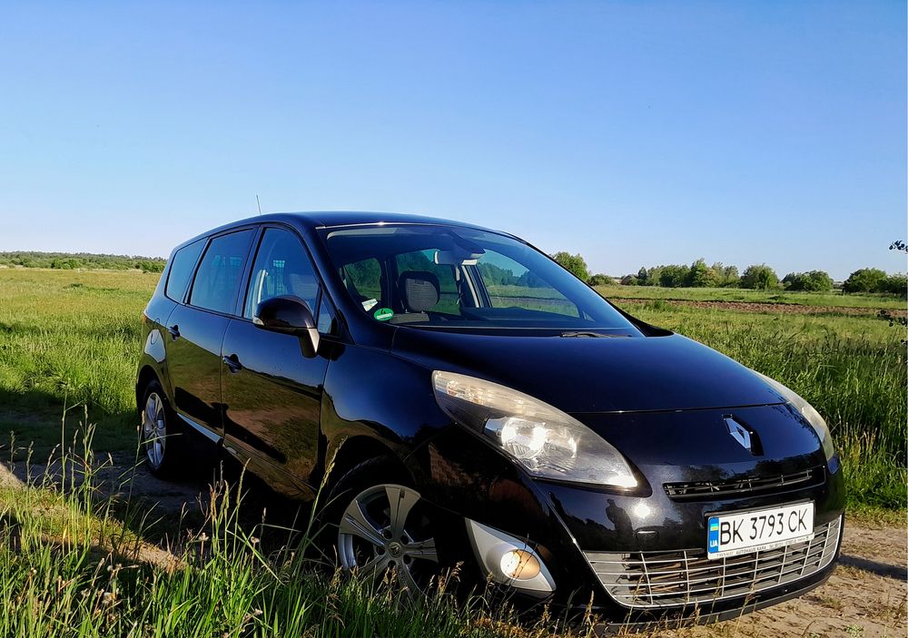 Автомобіль renault grand scenik