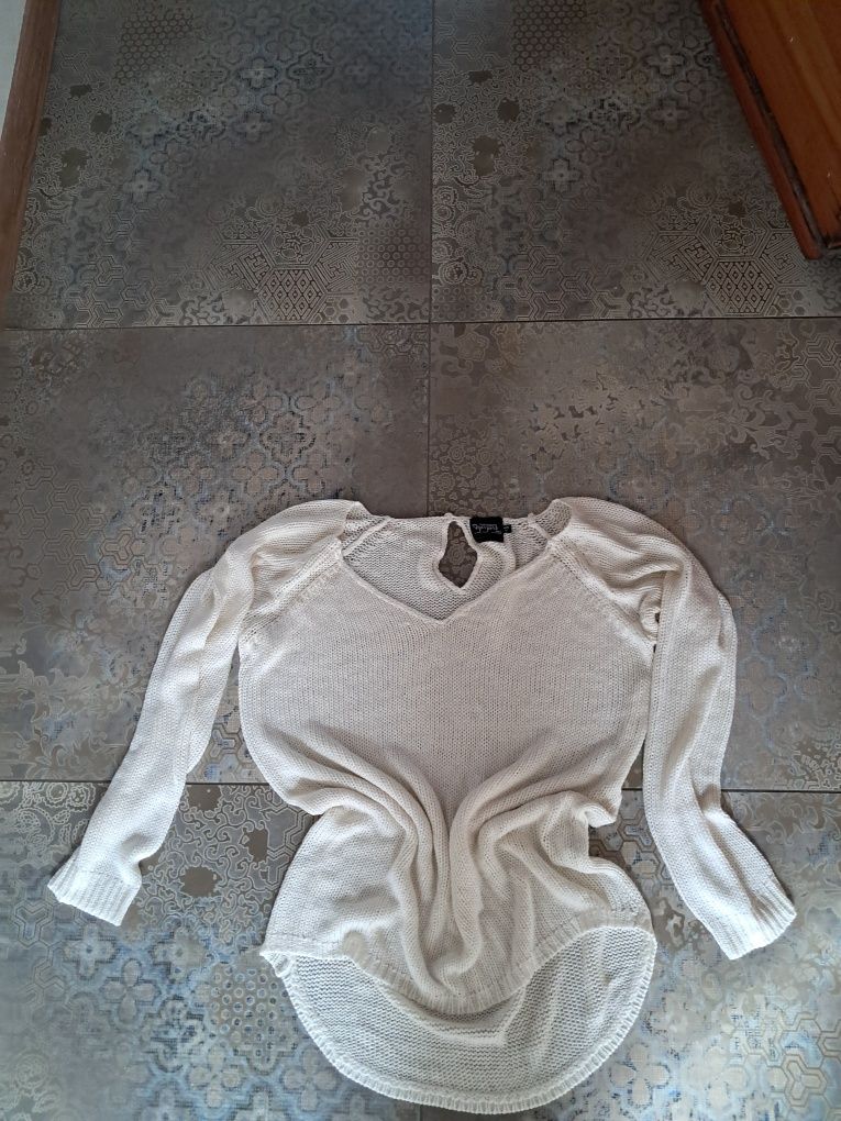 Sweter asymetryczny Reserved z apaszką