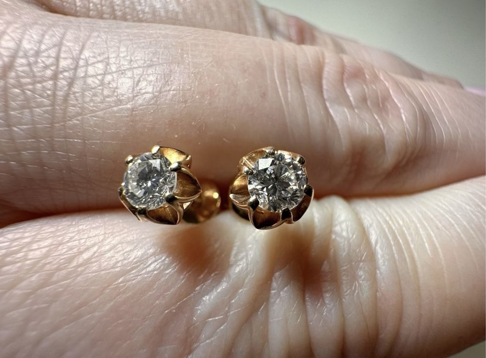Золоті сережки-пусети в класичному кольорі з діамантами,0,44 ct,3.9 мм
