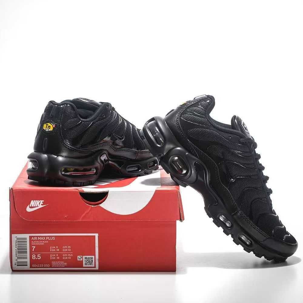 NikeAir_MaxTripleBlack r.38