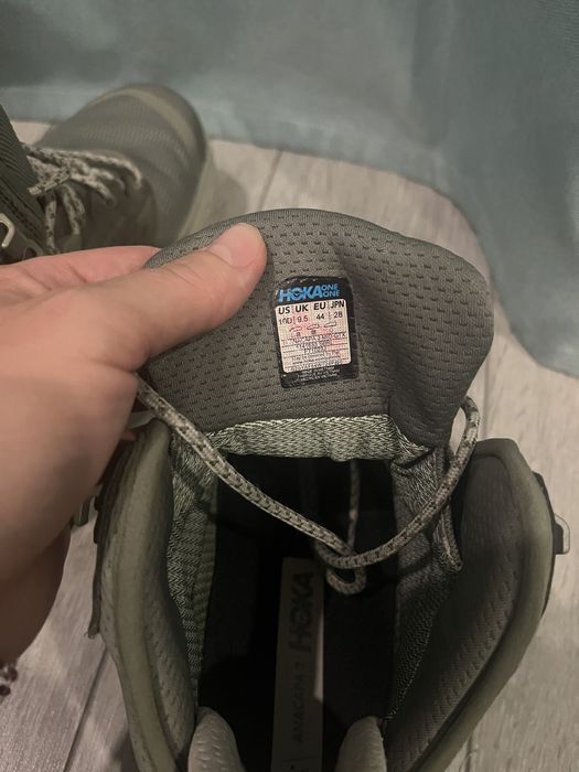 Hoka Gore tex в гарному стані зручні не промокають .