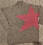 Szary sweter oversize