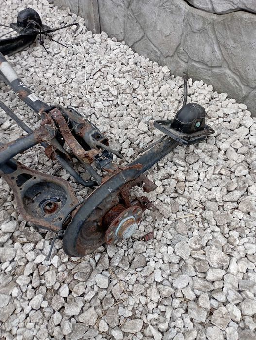 Belka tylna oś tył VW Golf V