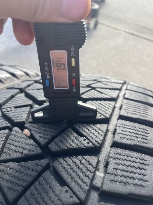 Гума зимова 235/55/20 Bridgestone Blizzak DM-V2