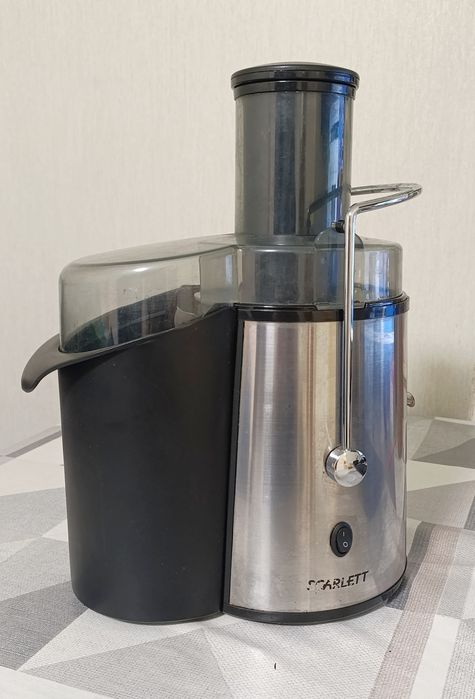 Соковижималка  (соковитискач) Scarlett SC-018