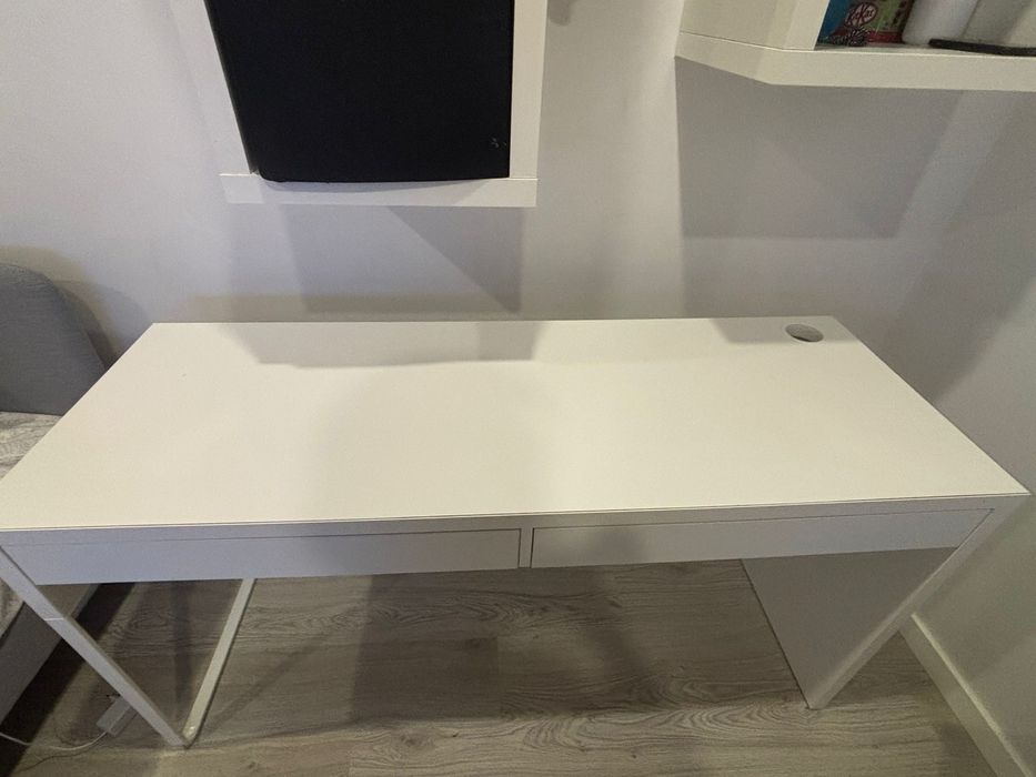 Secretária em bom estado