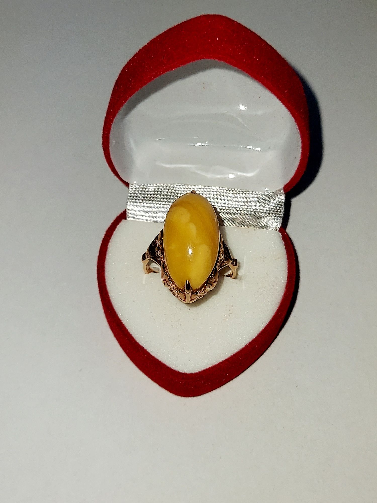 Złoty starodawny pierścionek z żółtym bursztynem 583 / 5,4g